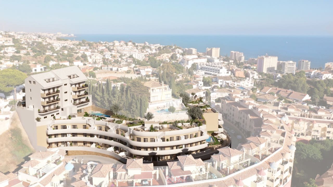 4 bedroom Penthouse for sale in Fuengirola with pool - € 649,000 (Ref: 9676751)