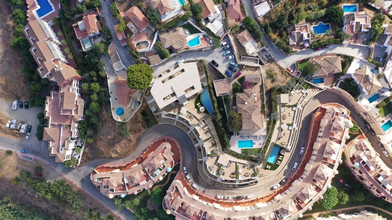 4 bedroom Penthouse for sale in Fuengirola with pool - € 649,000 (Ref: 9676751)