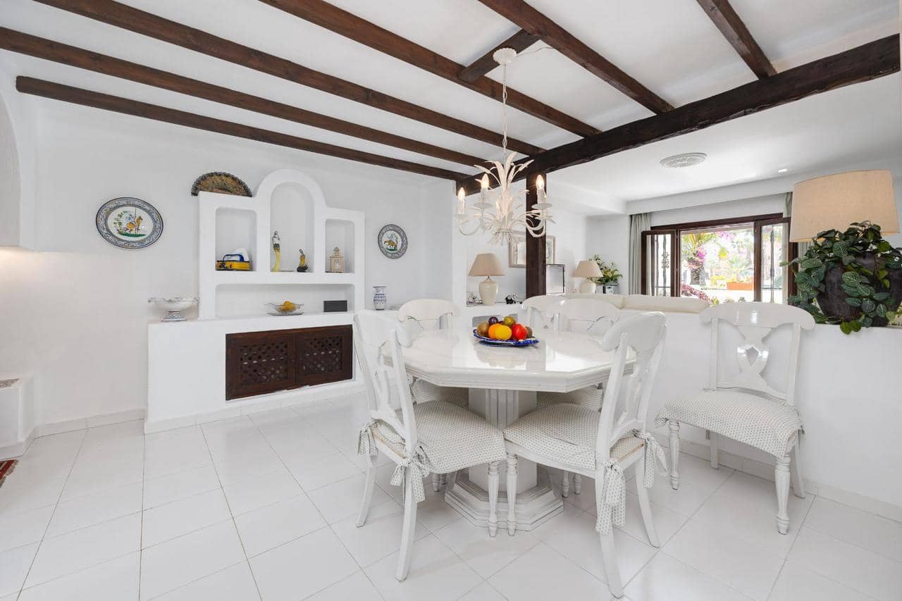 2 slaapkamer Appartement te koop in Torrevieja met zwembad - € 310.000 (Ref: 9676755)