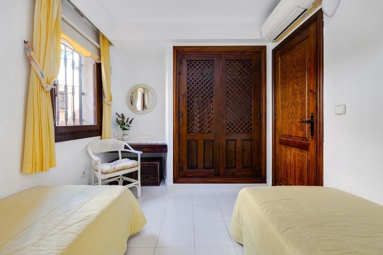 2 slaapkamer Appartement te koop in Torrevieja met zwembad - € 310.000 (Ref: 9676755)