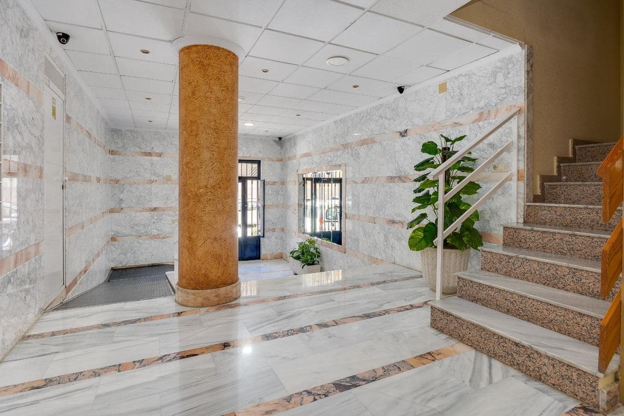 2 sypialnia Apartament na sprzedaż w Torrevieja z basenem - 129 900 € (Ref: 9682352)