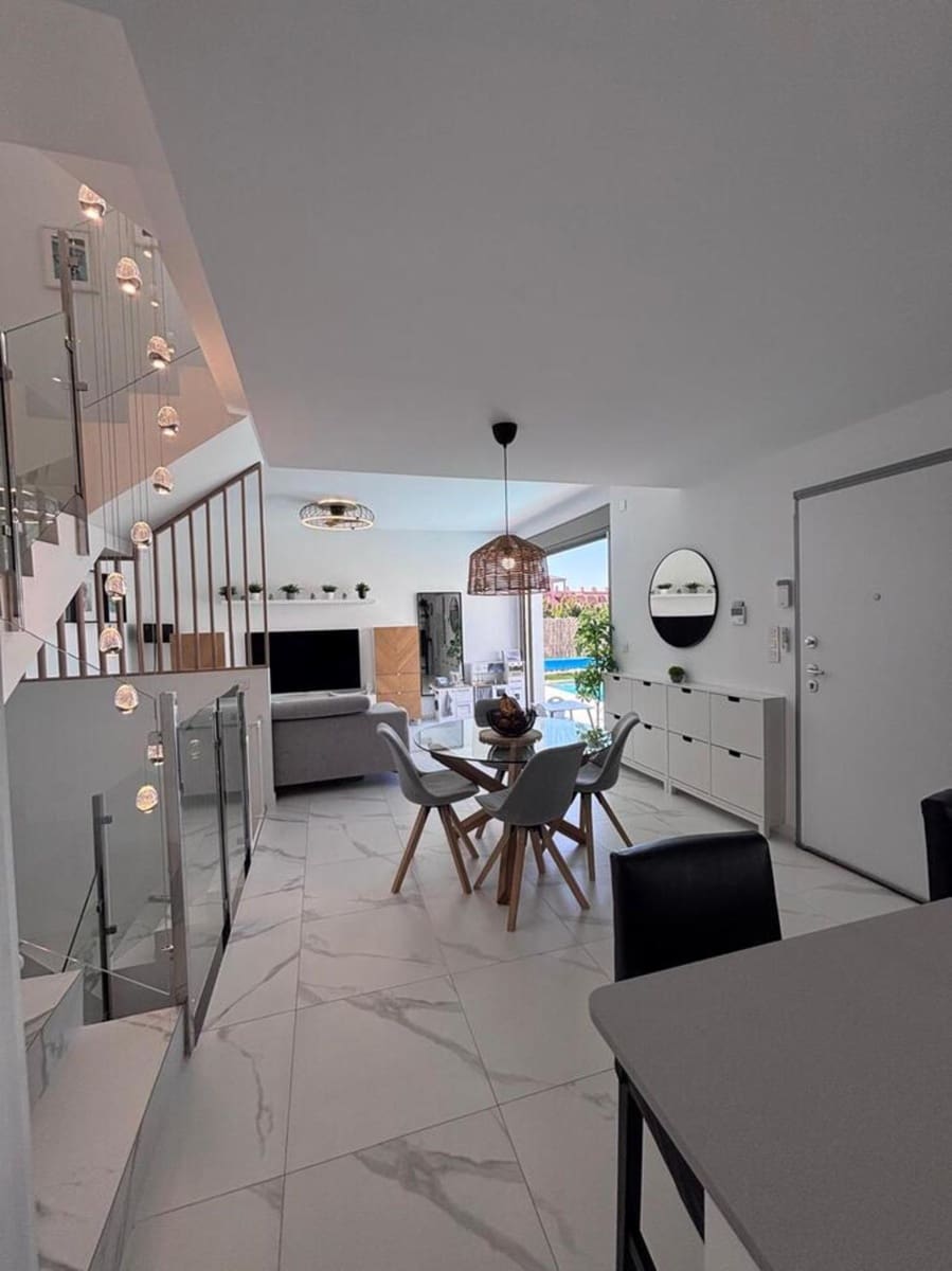 5 slaapkamer Villa te koop in Villamartin - € 595.000 (Ref: 9690003)