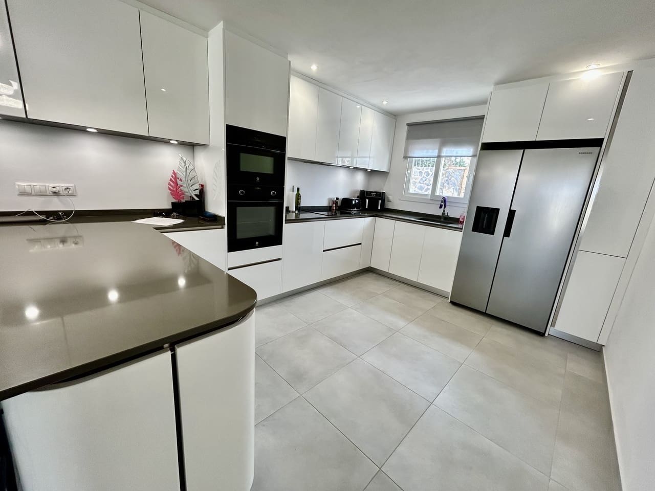 6 bedroom Villa for sale in Cabo Roig - € 799,000 (Ref: 9690005)