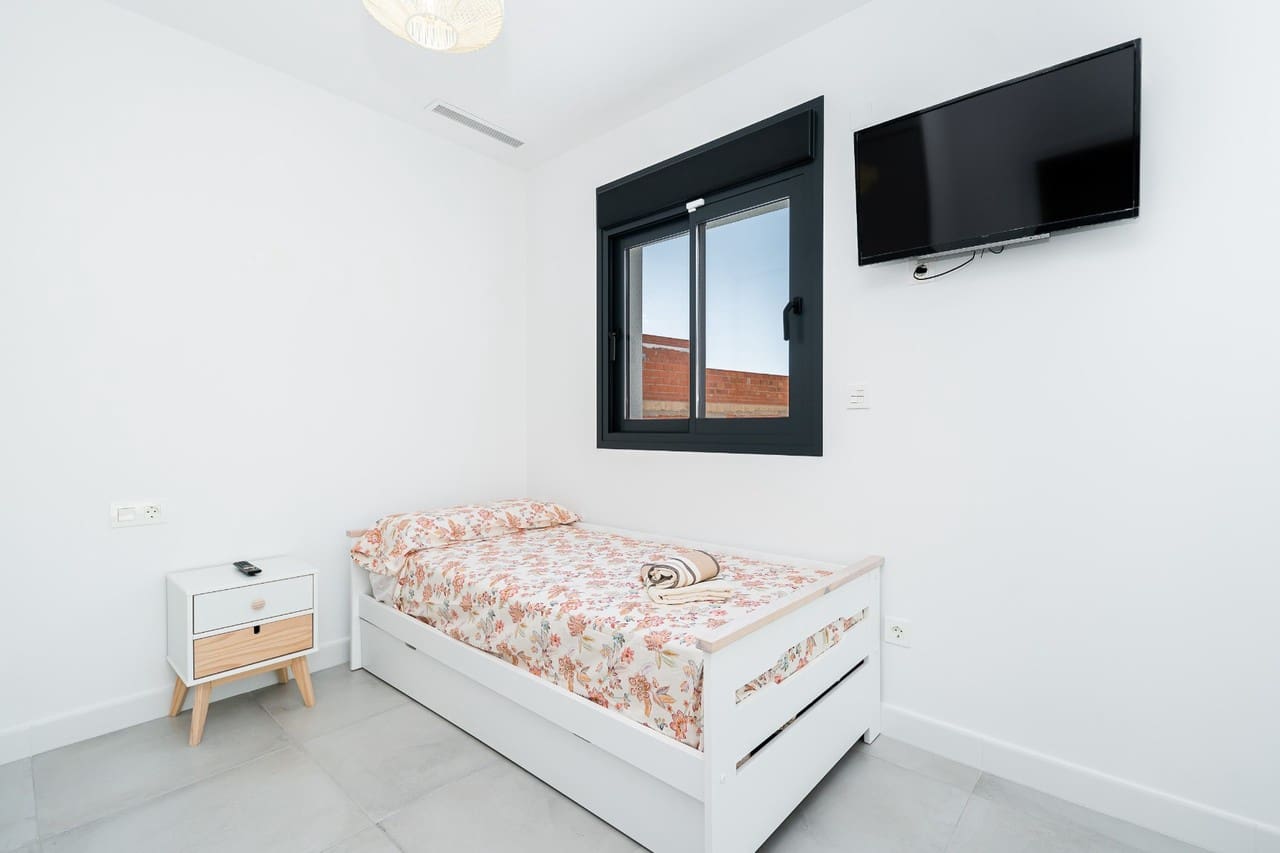 3 soverom Villa til salgs i Los Montesinos med svømmebasseng garasje - € 420 000 (Ref: 9690012)