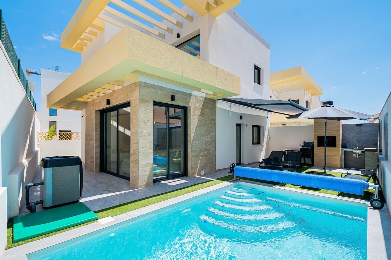 3 soverom Villa til salgs i Los Montesinos med svømmebasseng garasje - € 420 000 (Ref: 9690012)
