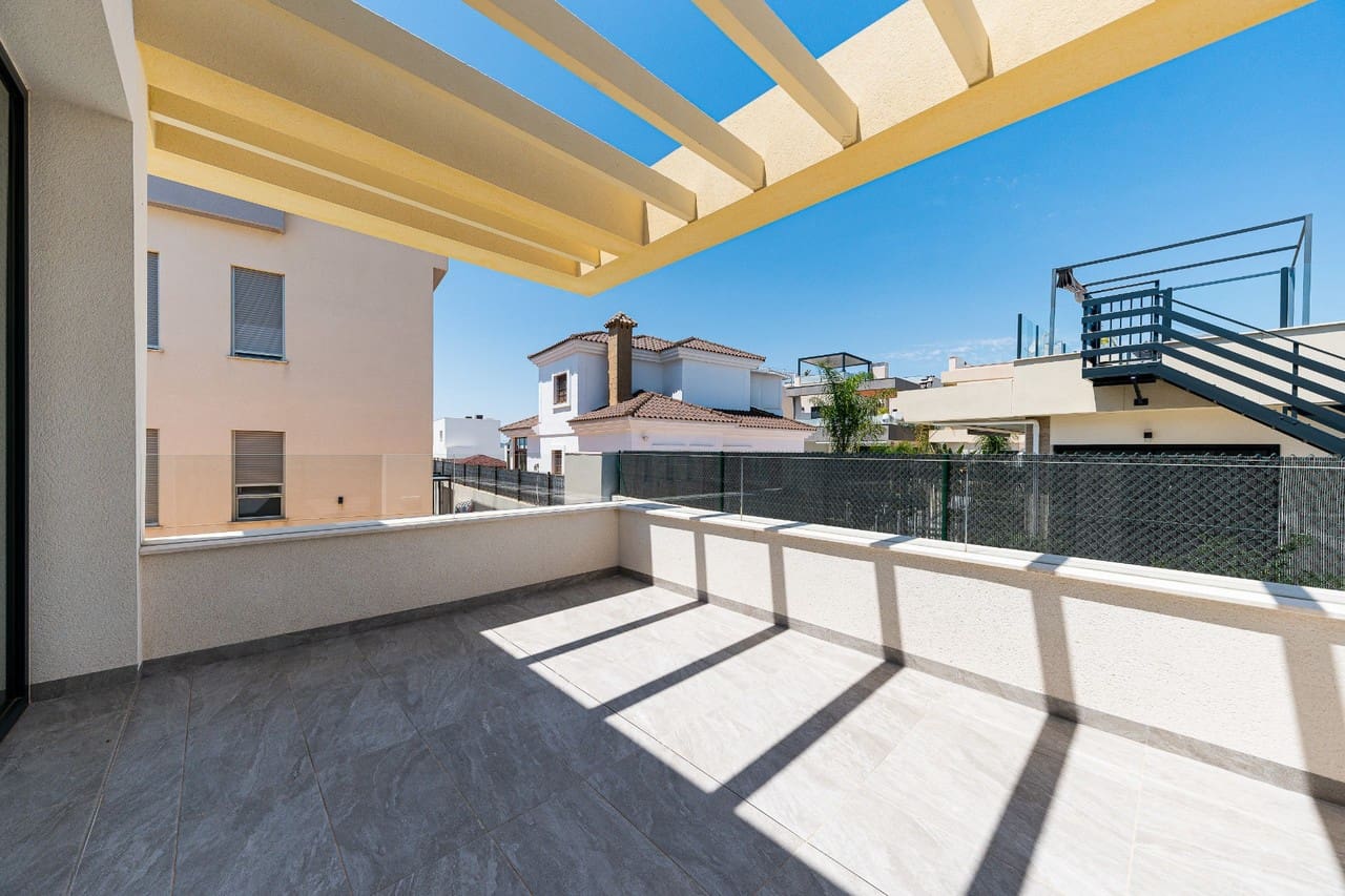 3 soverom Villa til salgs i Los Montesinos med svømmebasseng garasje - € 420 000 (Ref: 9690012)