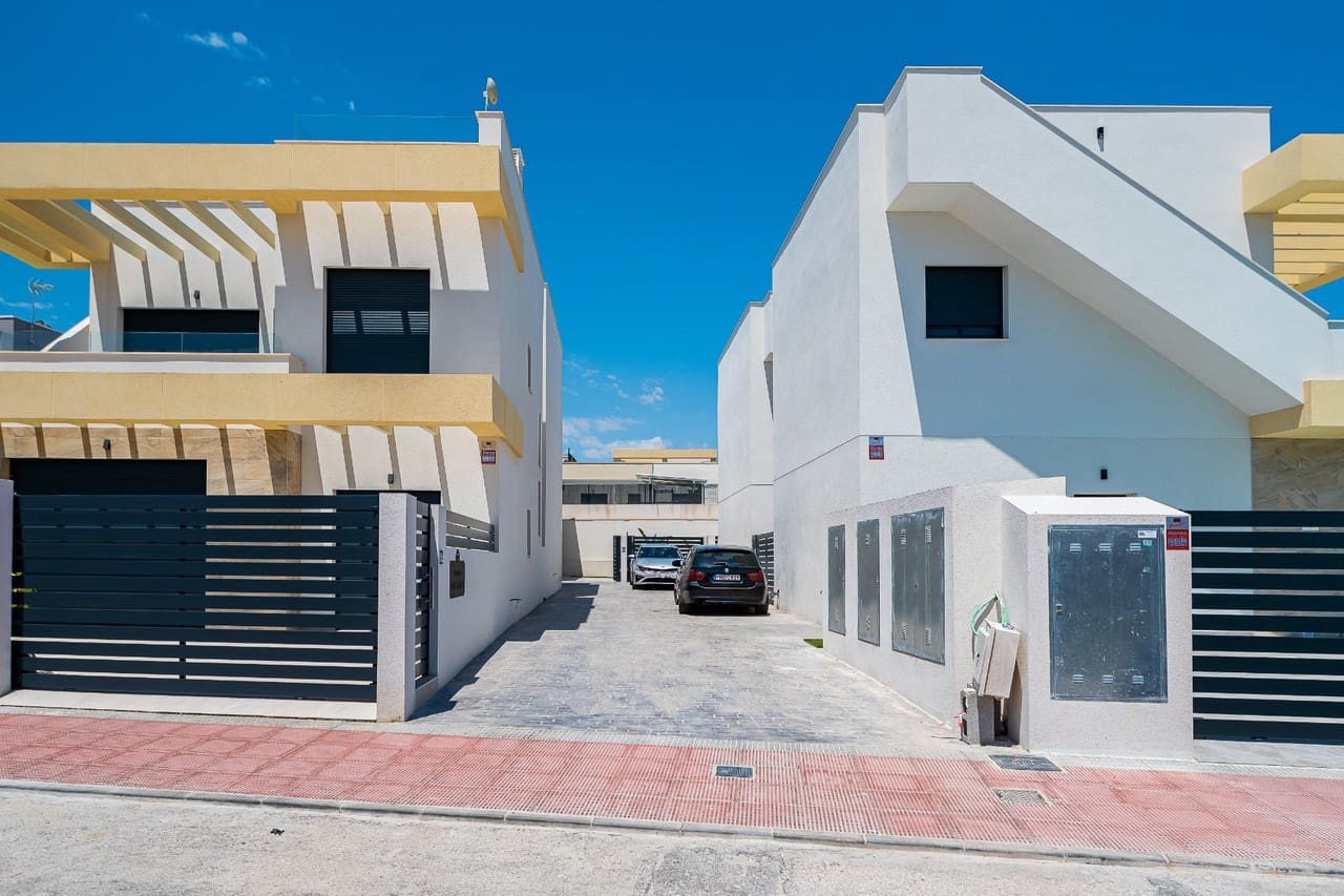 3 soverom Villa til salgs i Los Montesinos med svømmebasseng garasje - € 420 000 (Ref: 9690012)