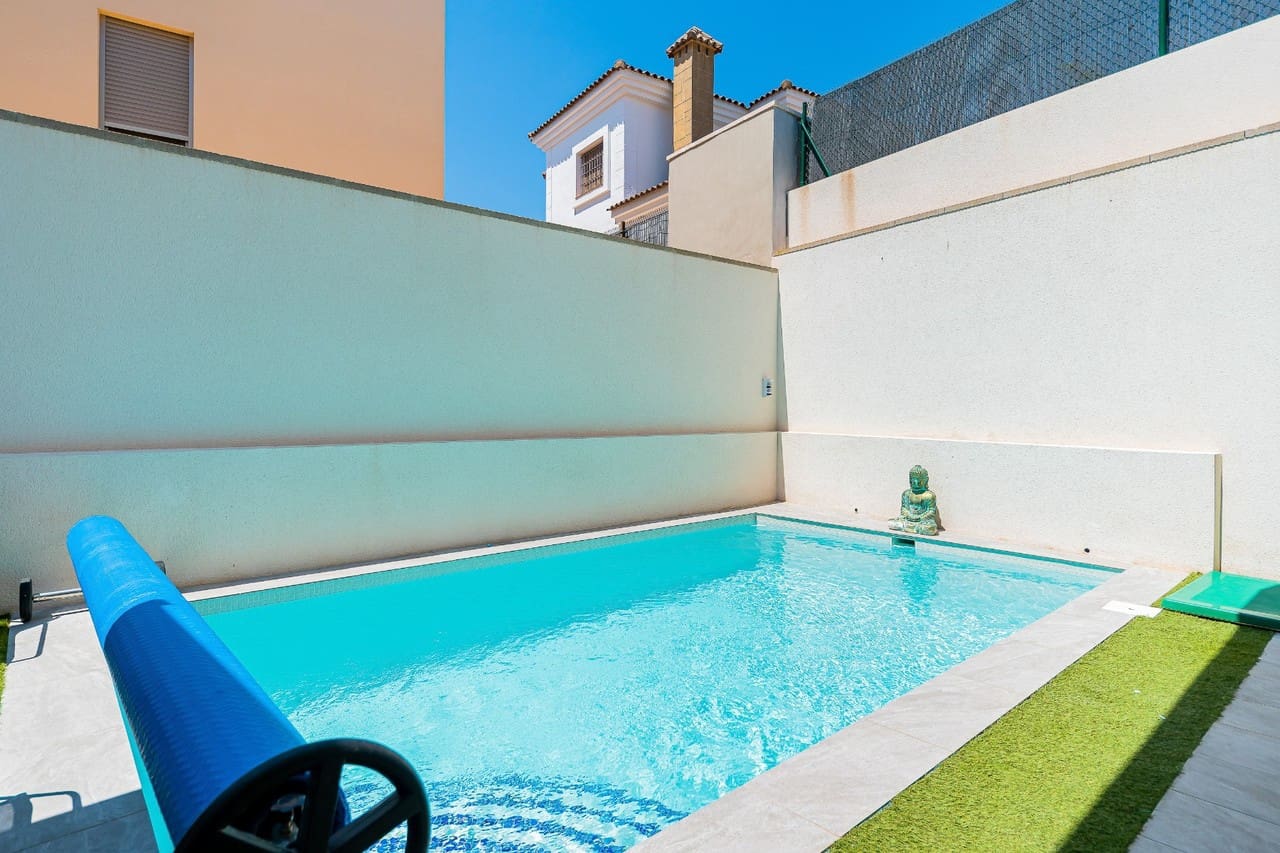 3 soverom Villa til salgs i Los Montesinos med svømmebasseng garasje - € 420 000 (Ref: 9690012)