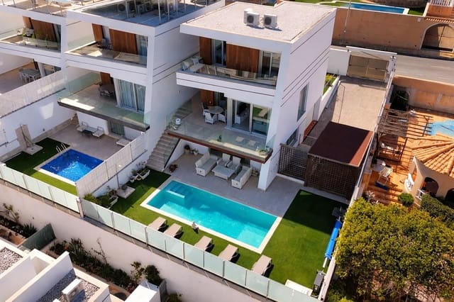 Chalet de 3 habitaciones en Villamartin, Orihuela en venta - 550.000 € (Ref: 9694679)