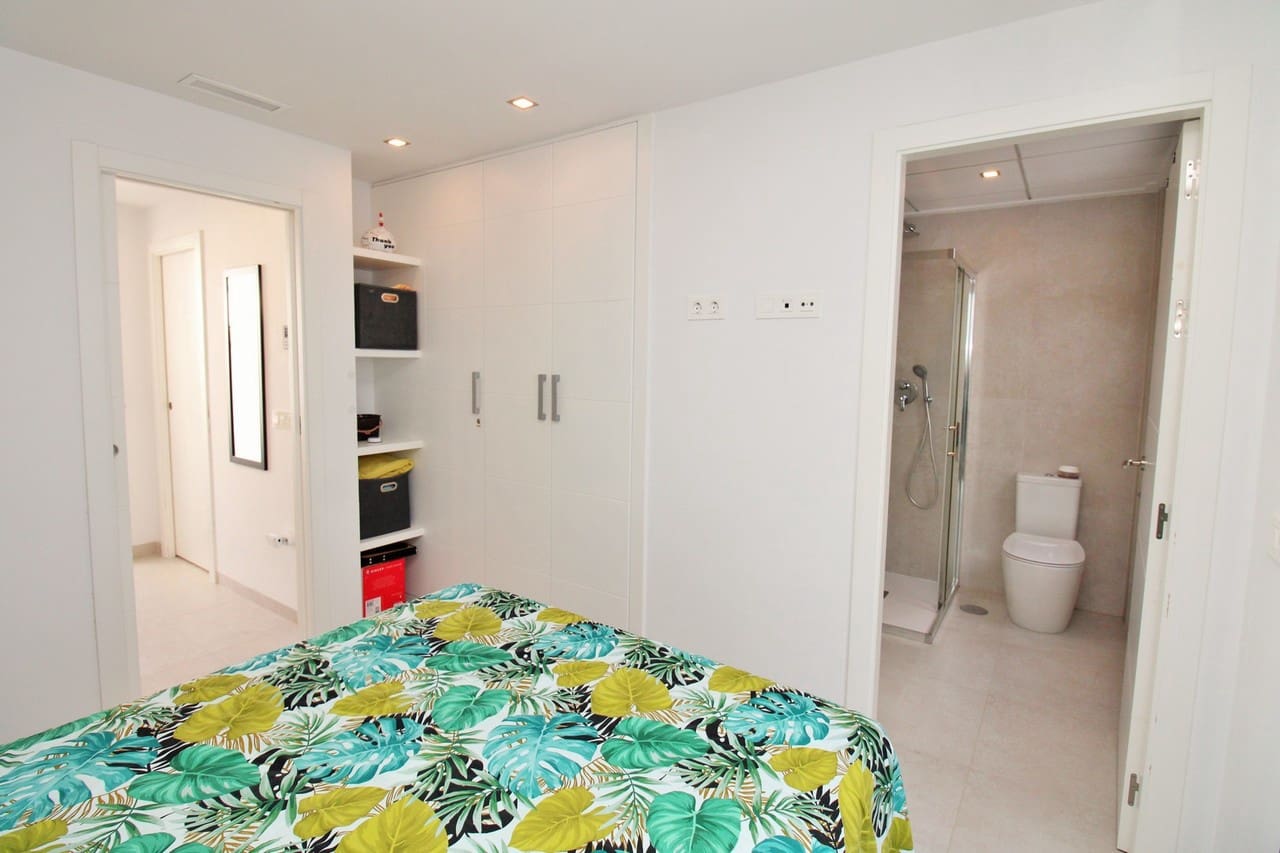 Casa de 2 habitaciones en Villamartin en venta con piscina - 294.990 € (Ref: 9704519)