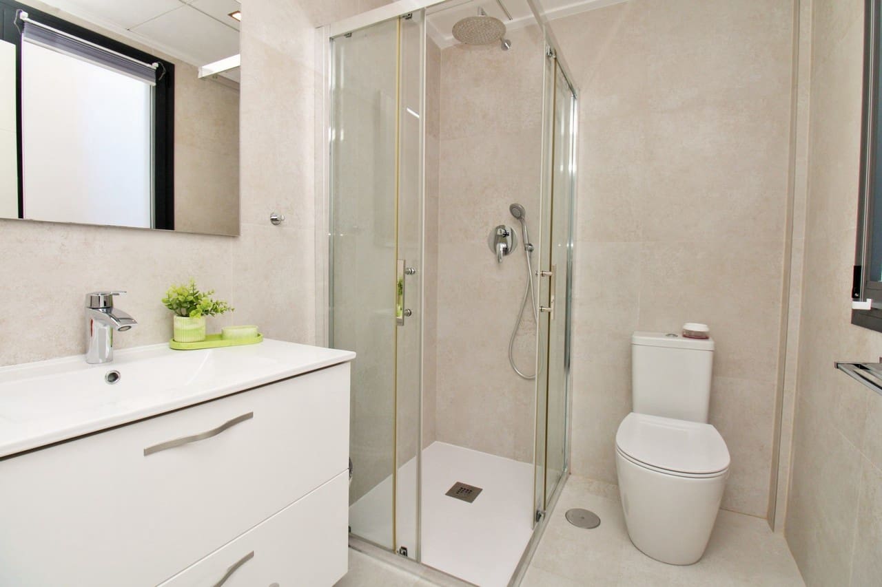 Casa de 2 habitaciones en Villamartin en venta con piscina - 294.990 € (Ref: 9704519)