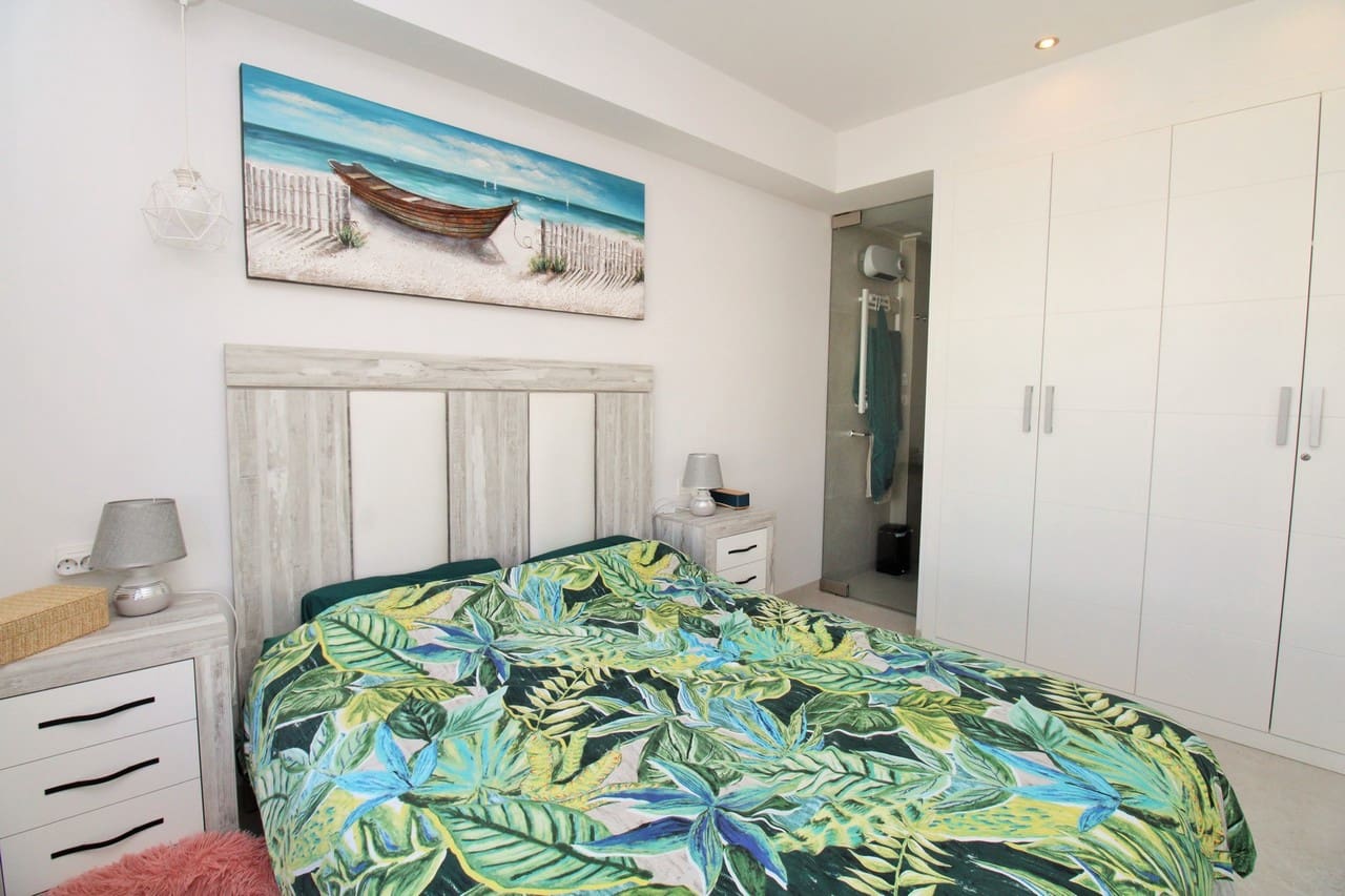 Casa de 2 habitaciones en Villamartin en venta con piscina - 294.990 € (Ref: 9704519)