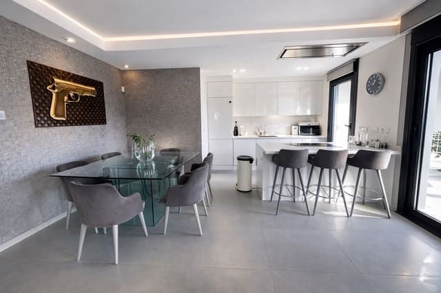 5 makuuhuone Huvila myytävänä paikassa Los Balcones - 849 950 € (Ref: 9704526)