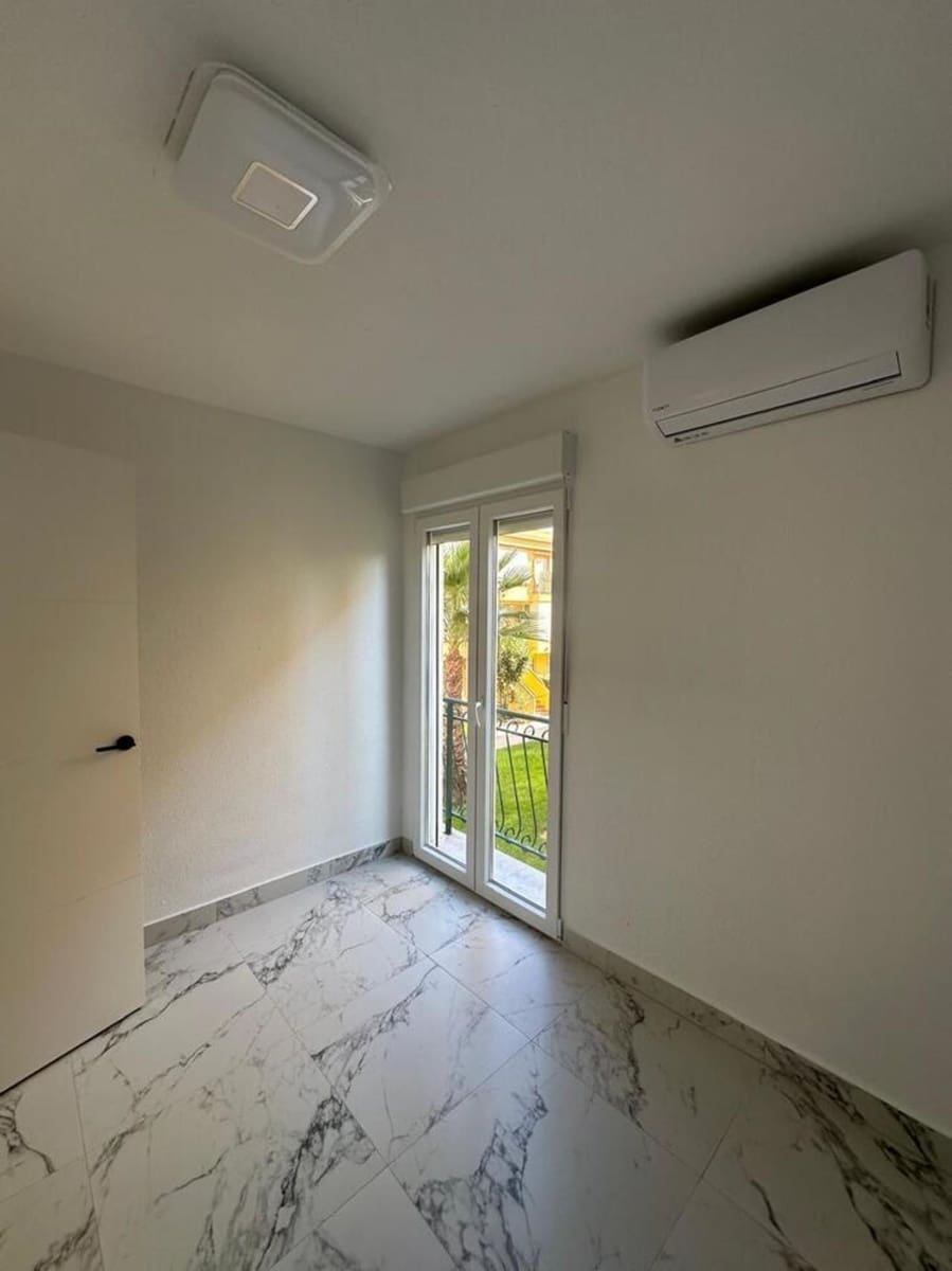 Apartamento de 3 habitaciones en Torrevieja en venta - 179.950 € (Ref: 9706220)