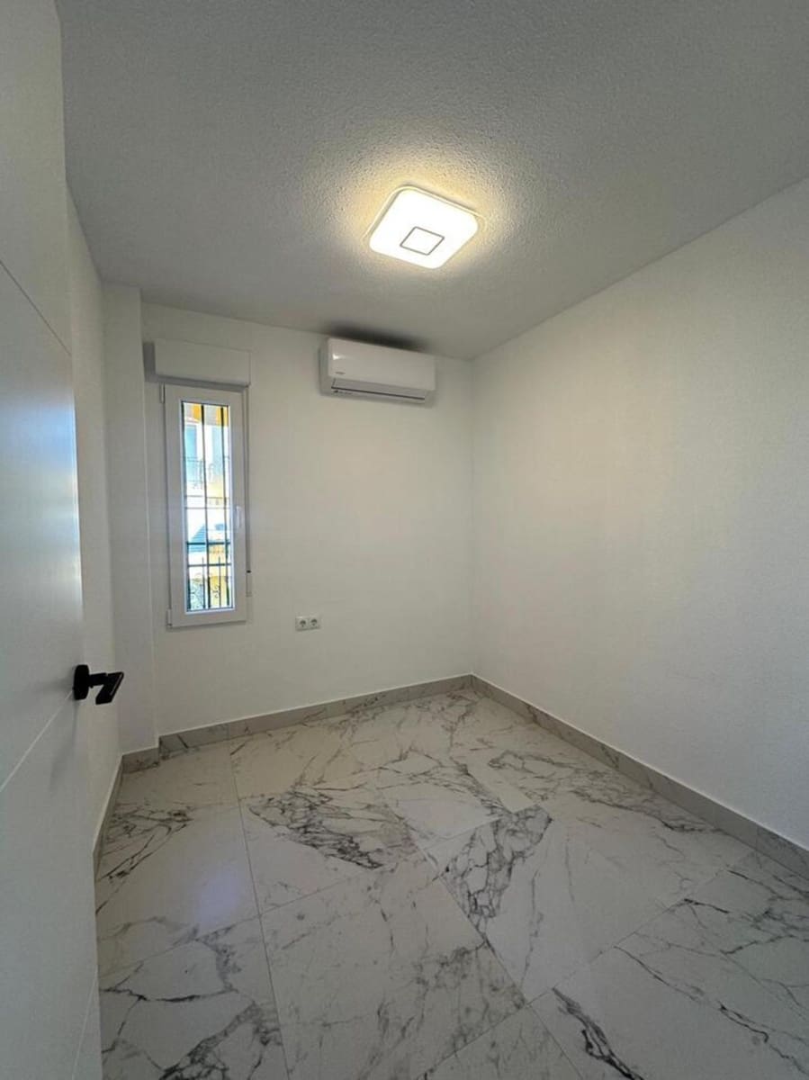 Apartamento de 3 habitaciones en Torrevieja en venta - 179.950 € (Ref: 9706220)