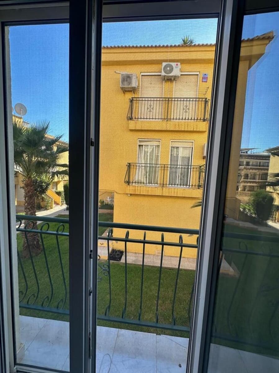 Apartamento de 3 habitaciones en Torrevieja en venta - 179.950 € (Ref: 9706220)