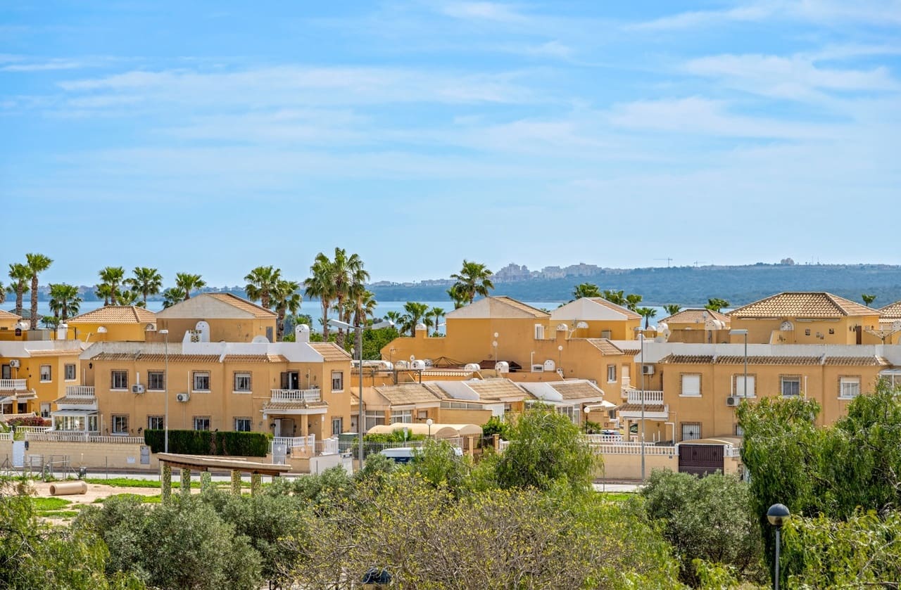 Chalet de 3 habitaciones en Ciudad Quesada en venta con piscina - 269.000 € (Ref: 9714483)