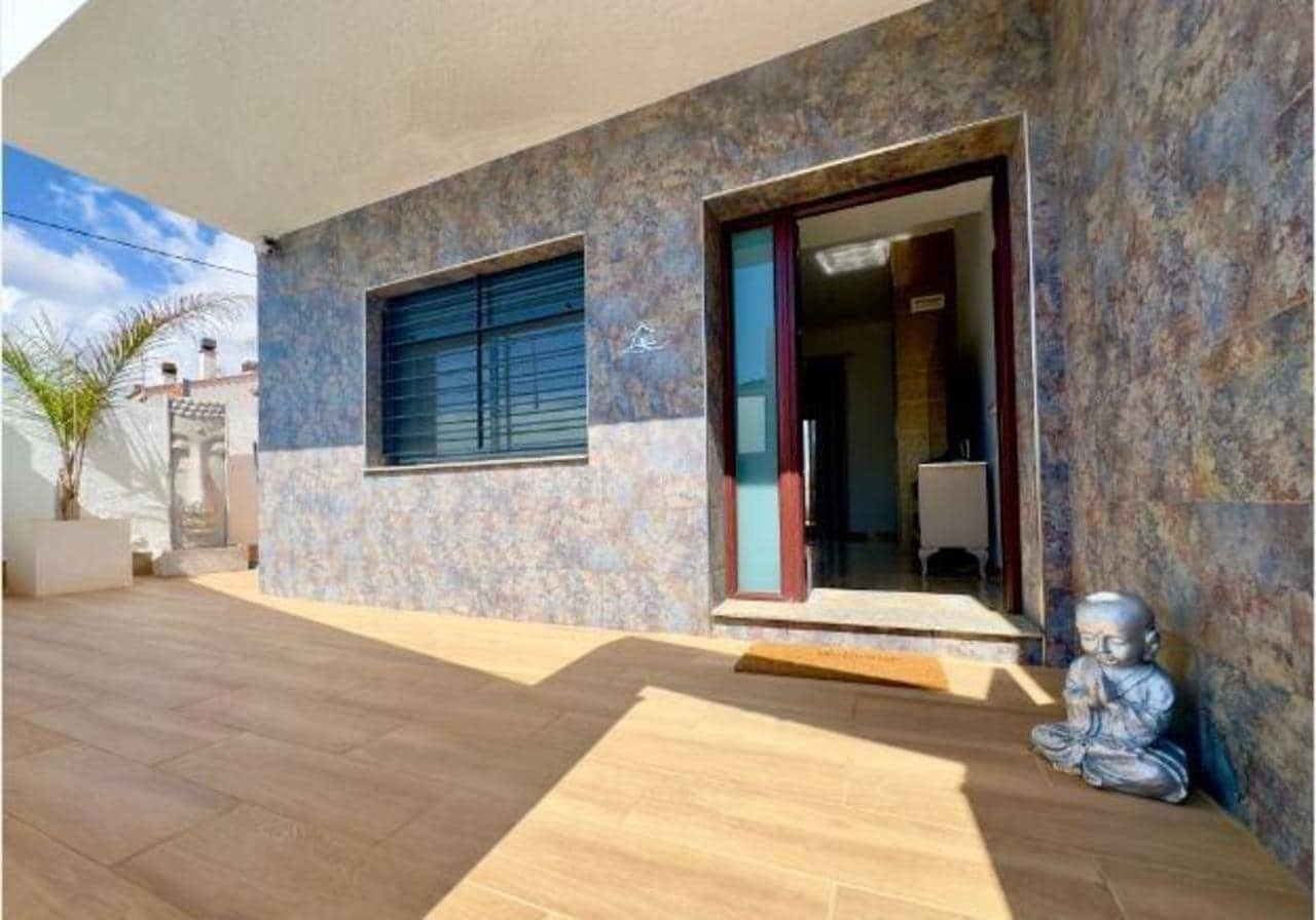 Chalet de 4 habitaciones en Pilar de la Horadada en venta con piscina - 595.000 € (Ref: 9721072)