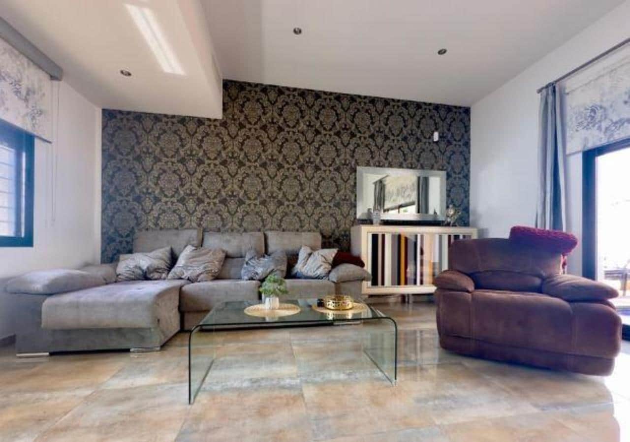 Chalet de 4 habitaciones en Pilar de la Horadada en venta con piscina - 595.000 € (Ref: 9721072)