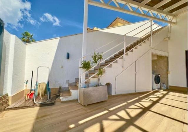 Chalet de 4 habitaciones en Pilar de la Horadada ciudad, Pilar de la Horadada en venta con piscina - 595.000 € (Ref: 9721072)
