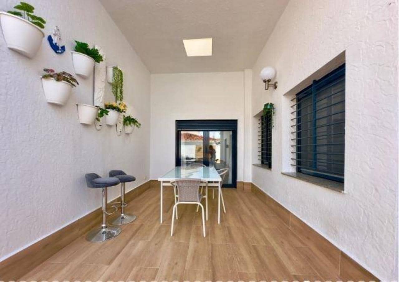 Chalet de 4 habitaciones en Pilar de la Horadada en venta con piscina - 595.000 € (Ref: 9721072)