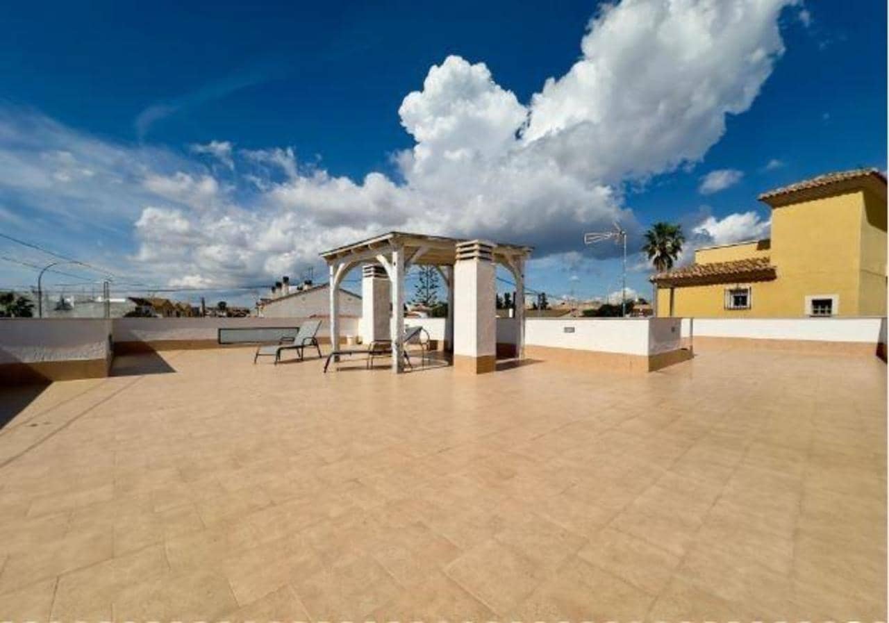 Chalet de 4 habitaciones en Pilar de la Horadada en venta con piscina - 595.000 € (Ref: 9721072)