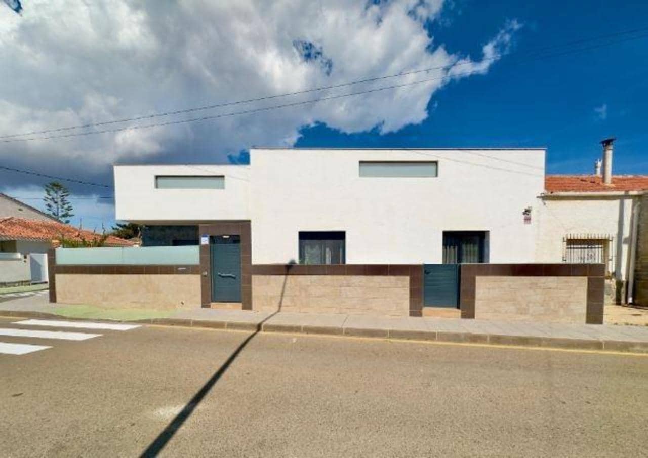 Chalet de 4 habitaciones en Pilar de la Horadada en venta con piscina - 595.000 € (Ref: 9721072)