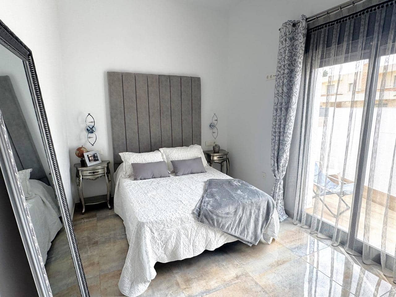 Chalet de 4 habitaciones en Pilar de la Horadada en venta con piscina - 595.000 € (Ref: 9721072)