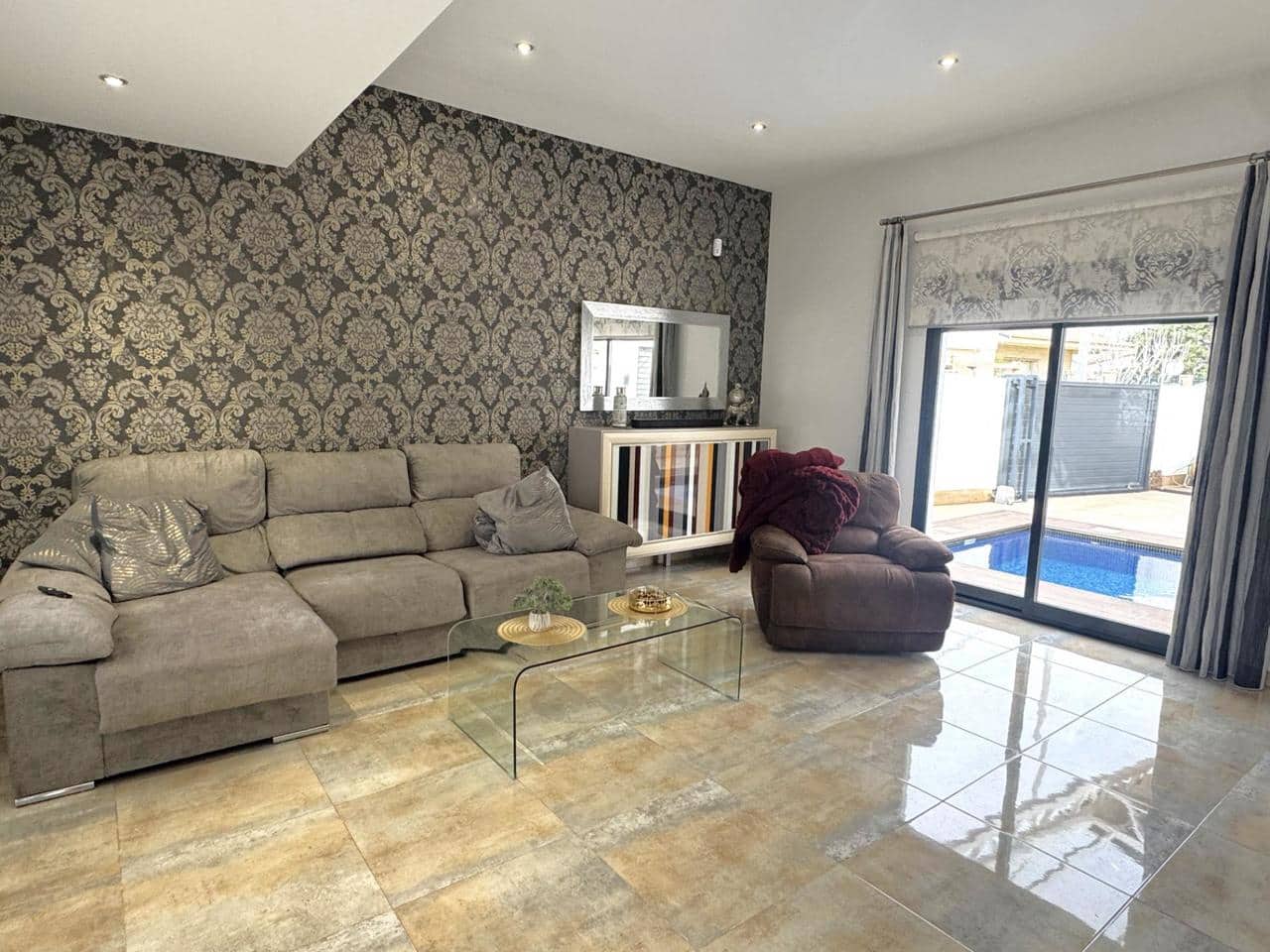 Chalet de 4 habitaciones en Pilar de la Horadada en venta con piscina - 595.000 € (Ref: 9721072)