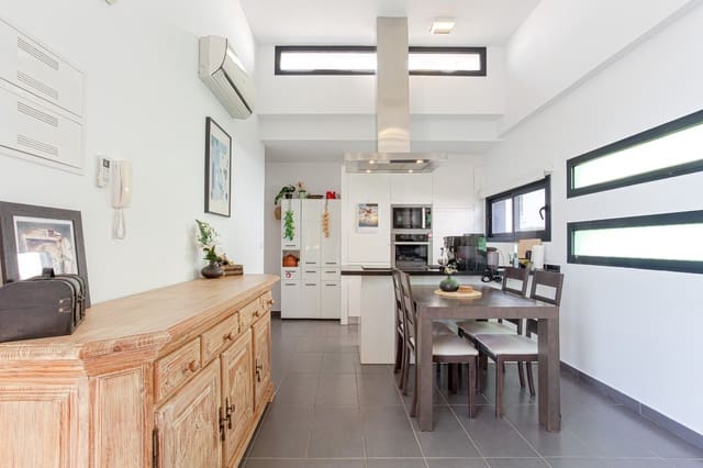 Chalet de 2 habitaciones en Dehesa de Campoamor, Orihuela en venta - 329.000 € (Ref: 9721075)