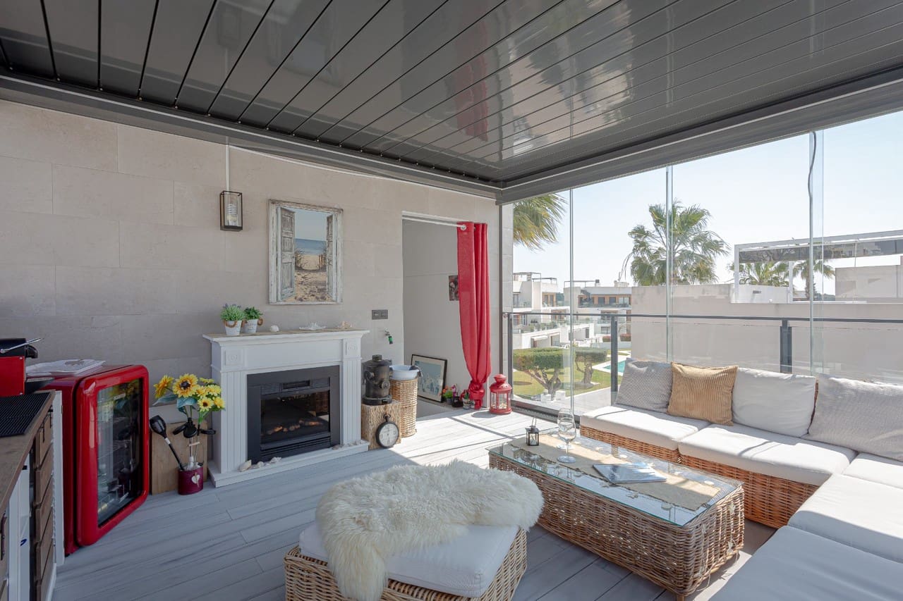 Chalet de 2 habitaciones en Orihuela Costa en venta - 329.000 € (Ref: 9721075)