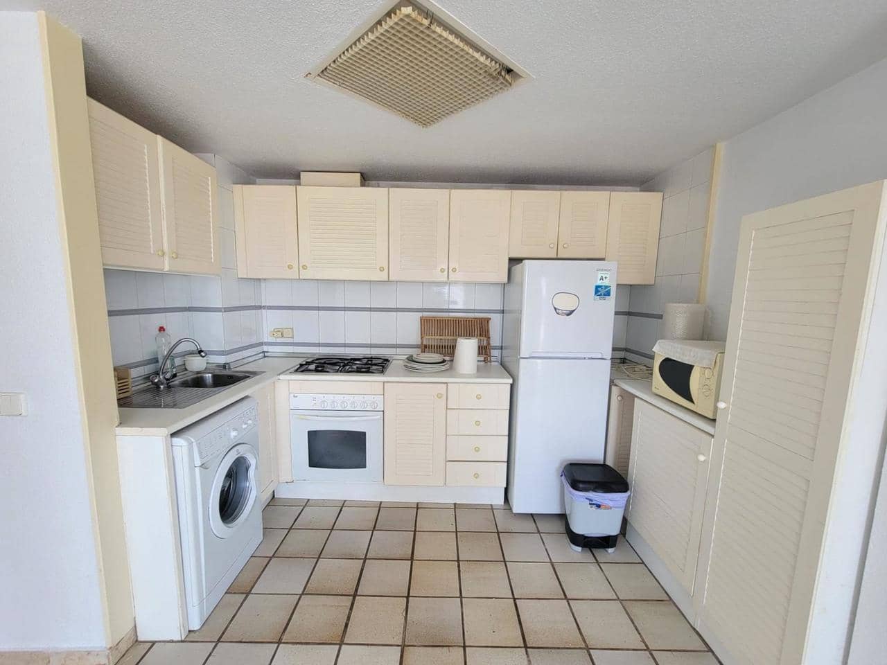 2 bedroom Penthouse for sale in Torrevieja with pool - € 349,000 (Ref: 9726318)