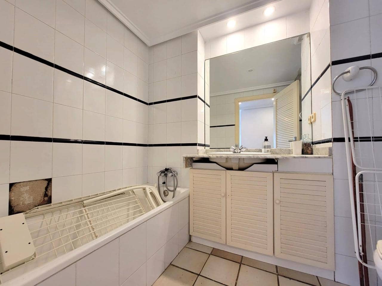 2 bedroom Penthouse for sale in Torrevieja with pool - € 349,000 (Ref: 9726318)