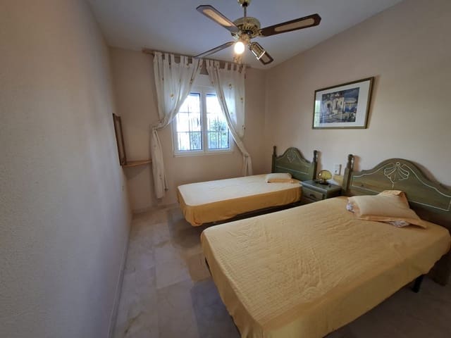 Bungalow de 2 habitaciones en Villamartin, Orihuela en venta - 229.000 € (Ref: 9726324)