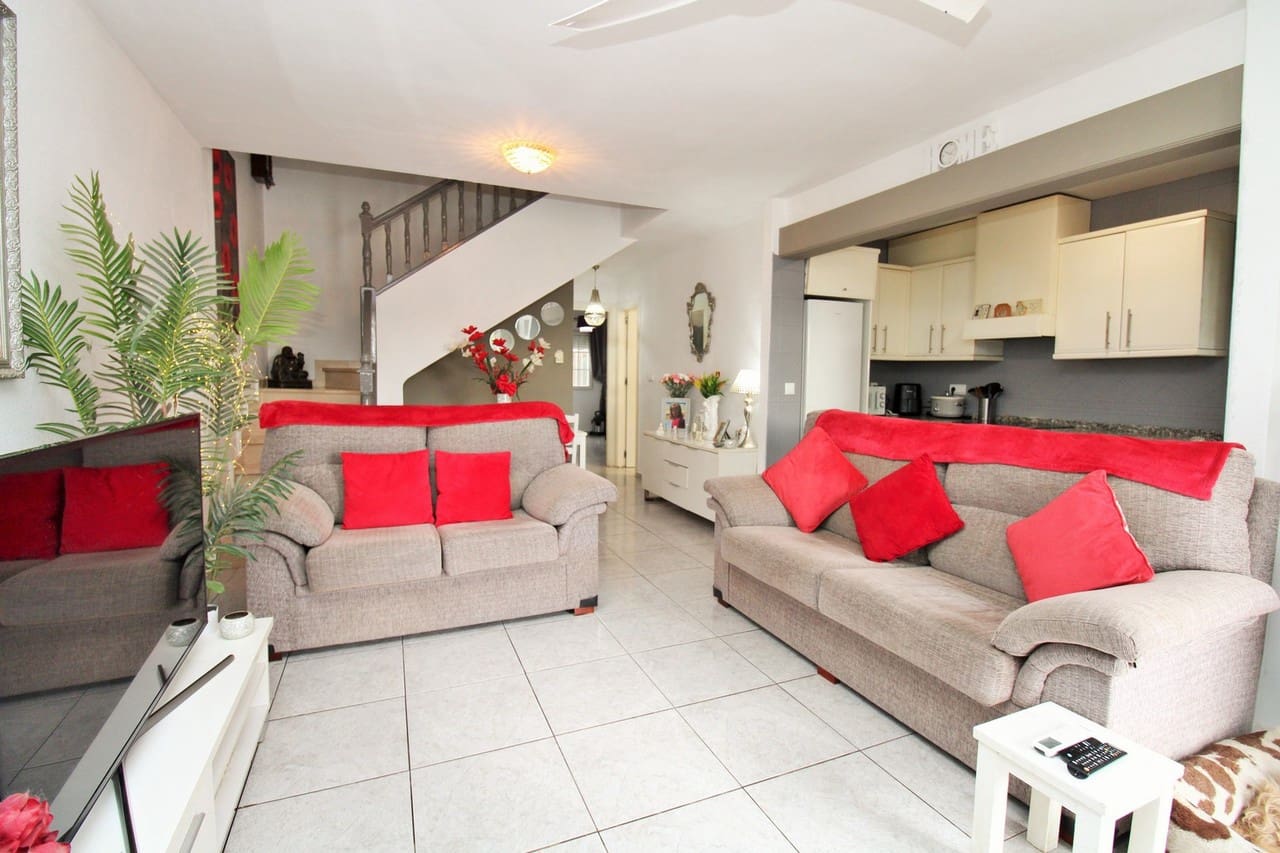 4 slaapkamer Huis te koop in Villamartin met zwembad - € 295.000 (Ref: 9726327)