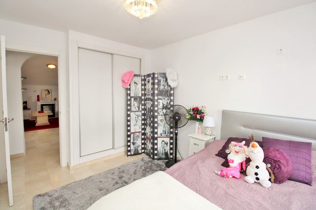 4 slaapkamer Huis te koop in Villamartin met zwembad - € 295.000 (Ref: 9726327)