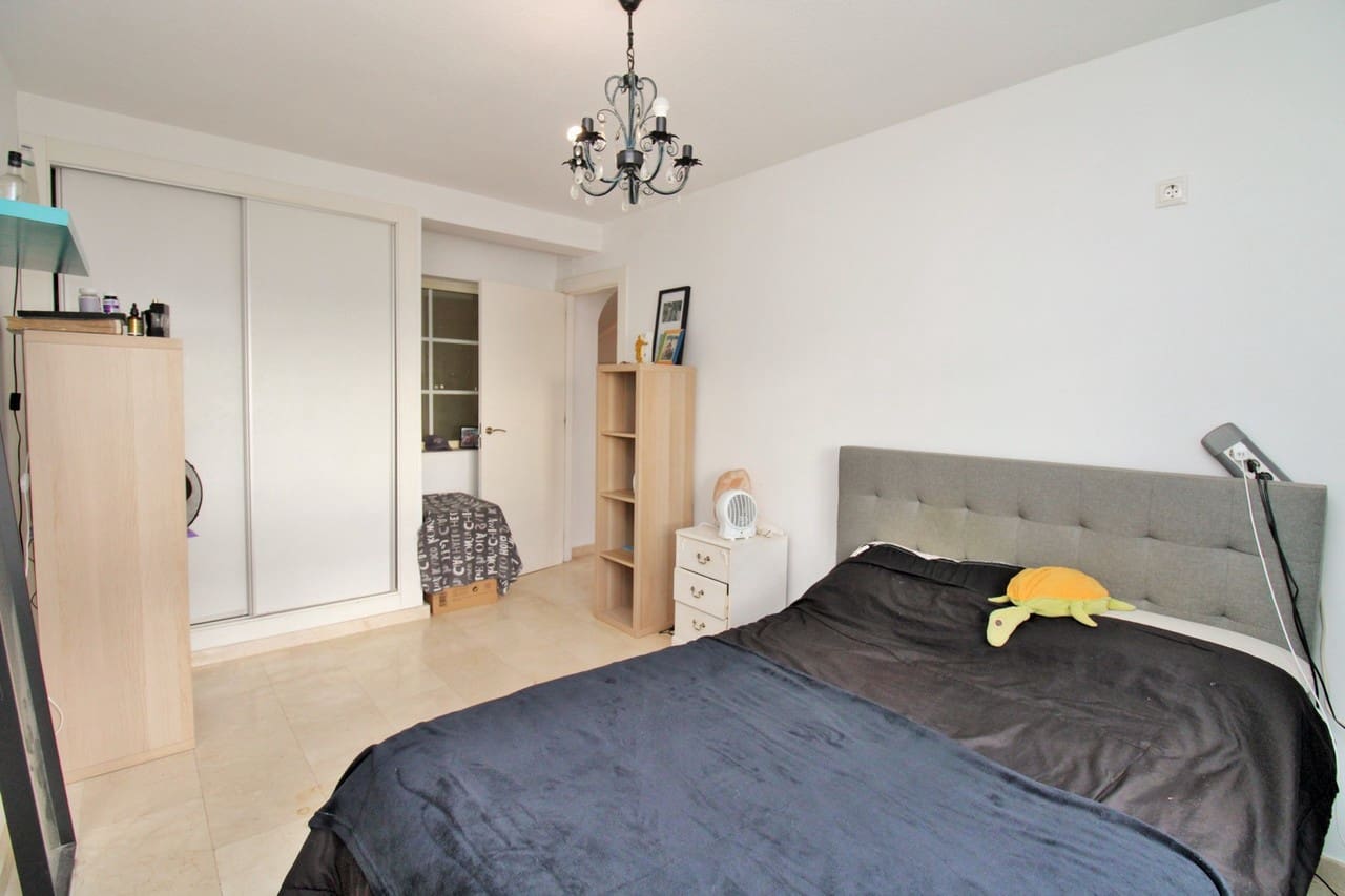 4 slaapkamer Huis te koop in Villamartin met zwembad - € 295.000 (Ref: 9726327)