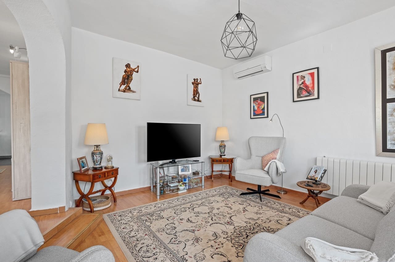 3 bedroom Villa for sale in Ciudad Quesada with pool garage - € 495,000 (Ref: 9726328)