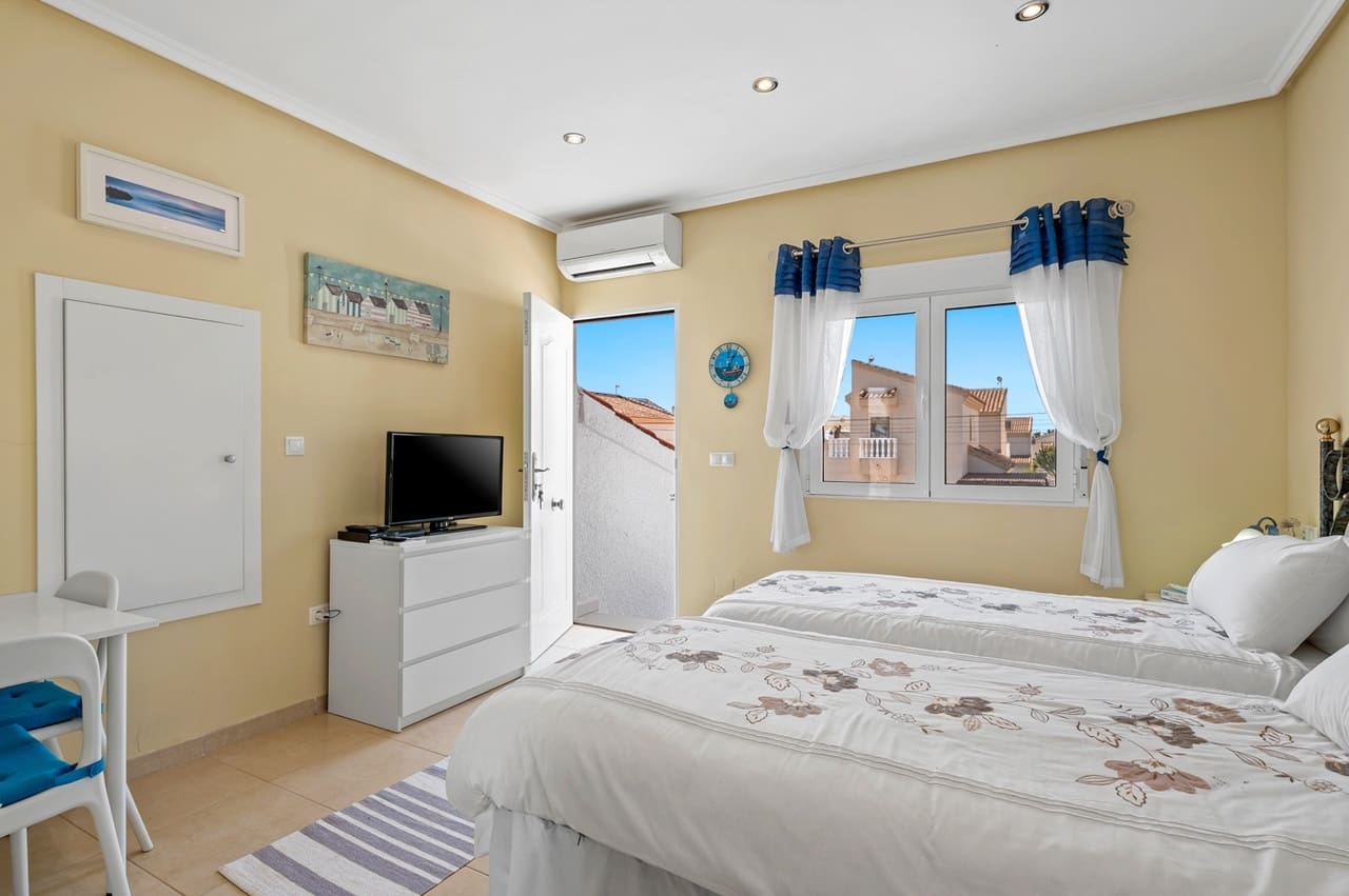 3 bedroom Villa for sale in Ciudad Quesada with pool garage - € 495,000 (Ref: 9726328)