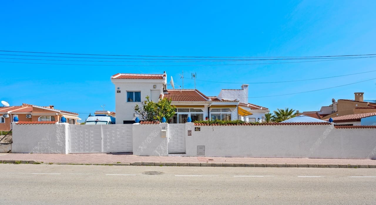 3 bedroom Villa for sale in Ciudad Quesada with pool garage - € 495,000 (Ref: 9726328)