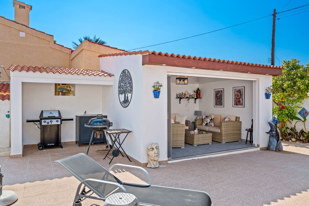 3 bedroom Villa for sale in Ciudad Quesada with pool garage - € 495,000 (Ref: 9726328)