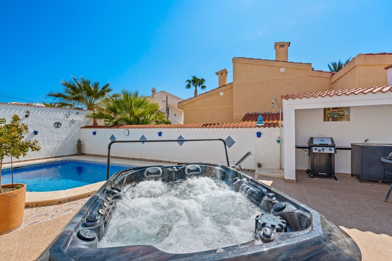 3 bedroom Villa for sale in Ciudad Quesada with pool garage - € 495,000 (Ref: 9726328)
