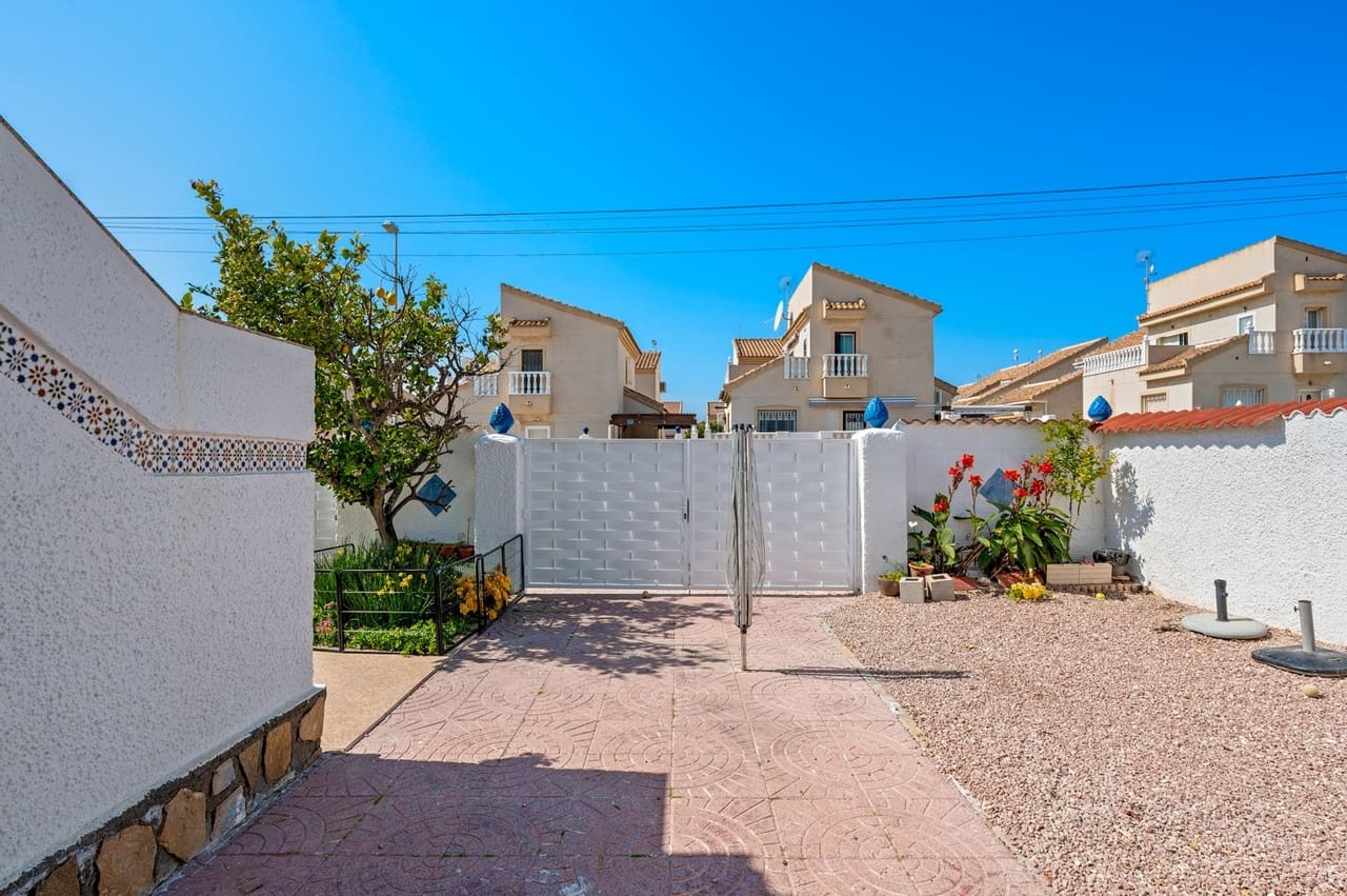 3 bedroom Villa for sale in Ciudad Quesada with pool garage - € 495,000 (Ref: 9726328)