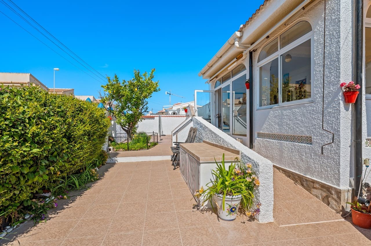 3 bedroom Villa for sale in Ciudad Quesada with pool garage - € 495,000 (Ref: 9726328)