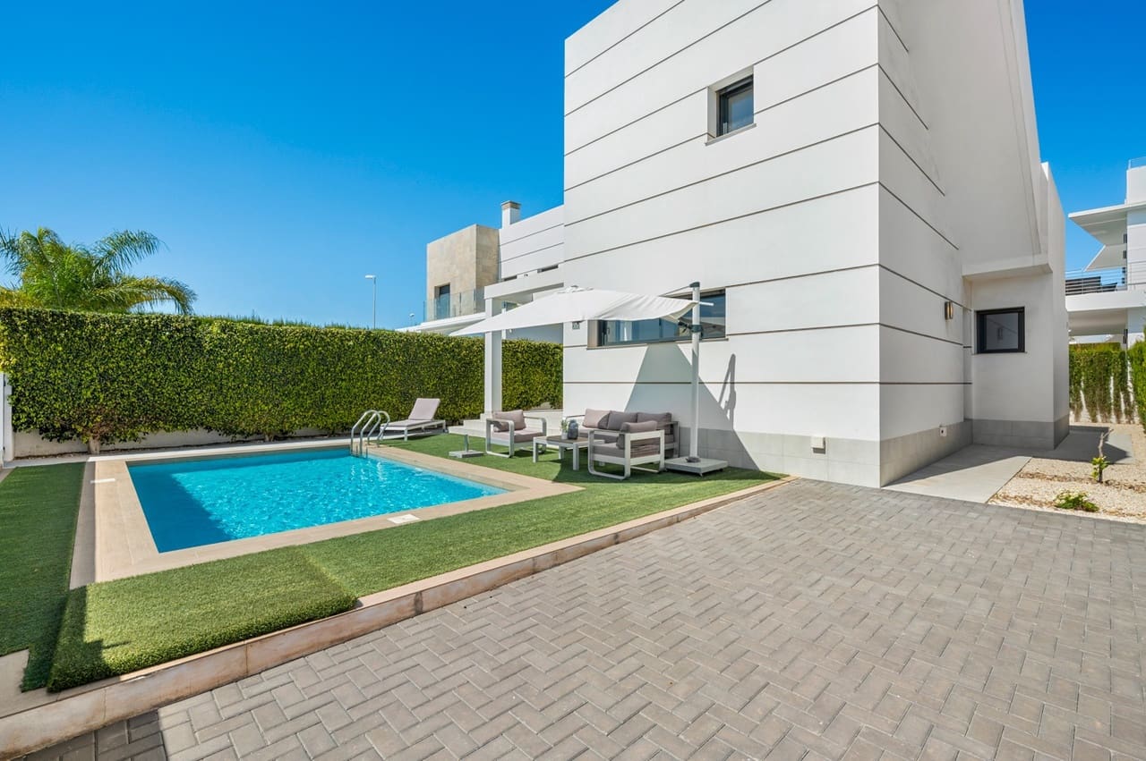 3 soveværelse Villa til salg i Ciudad Quesada med swimmingpool - € 499.000 (Ref: 9728544)