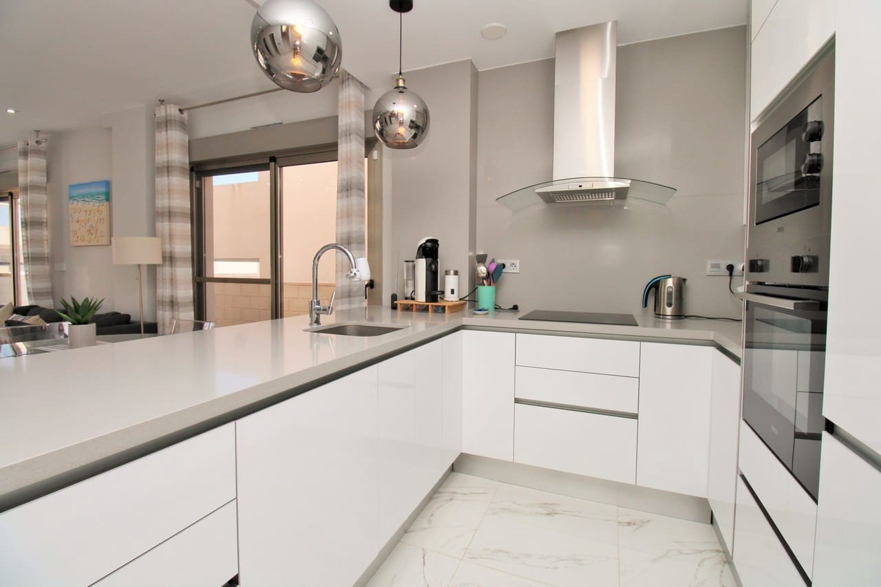 3 makuuhuone Huvila myytävänä paikassa Villamartin mukana uima-altaan - 375 000 € (Ref: 9728547)