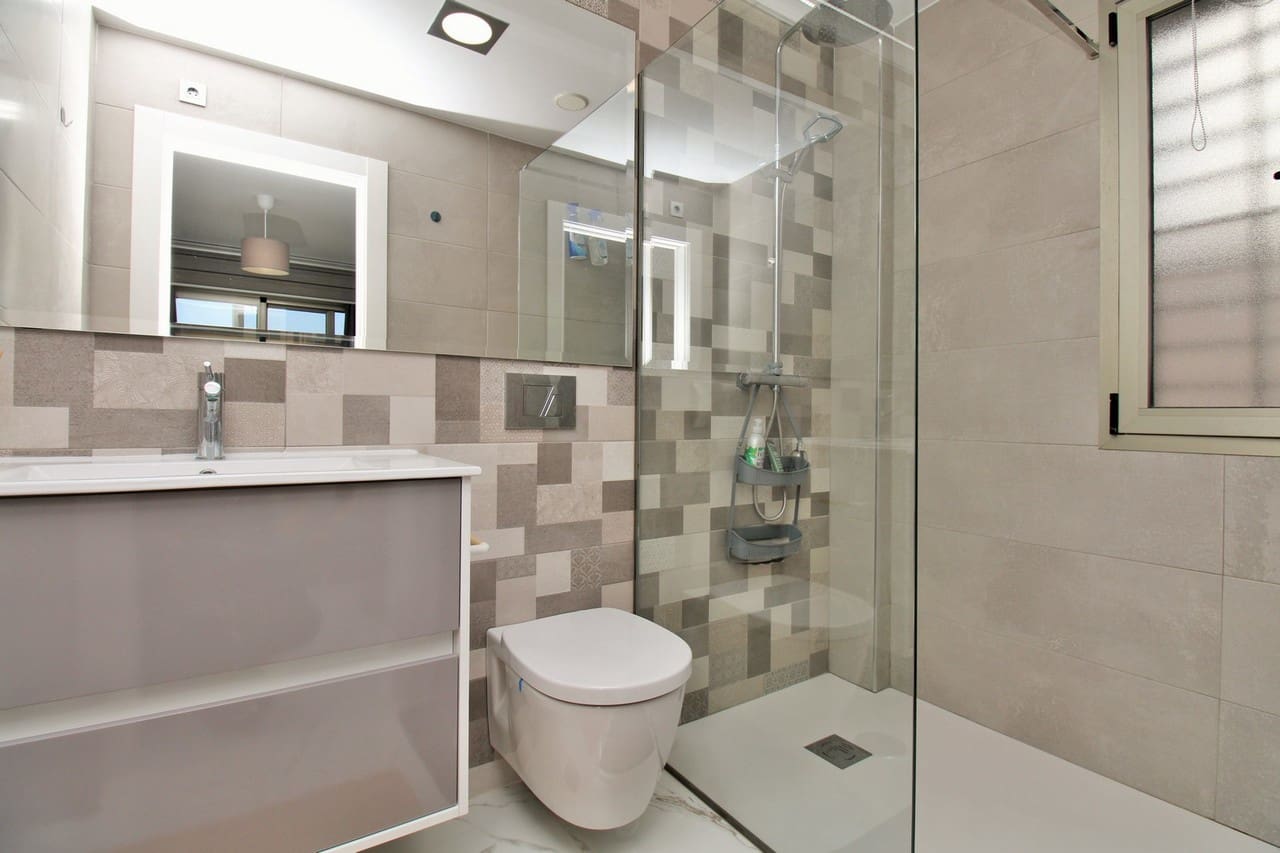 3 makuuhuone Huvila myytävänä paikassa Villamartin mukana uima-altaan - 375 000 € (Ref: 9728547)