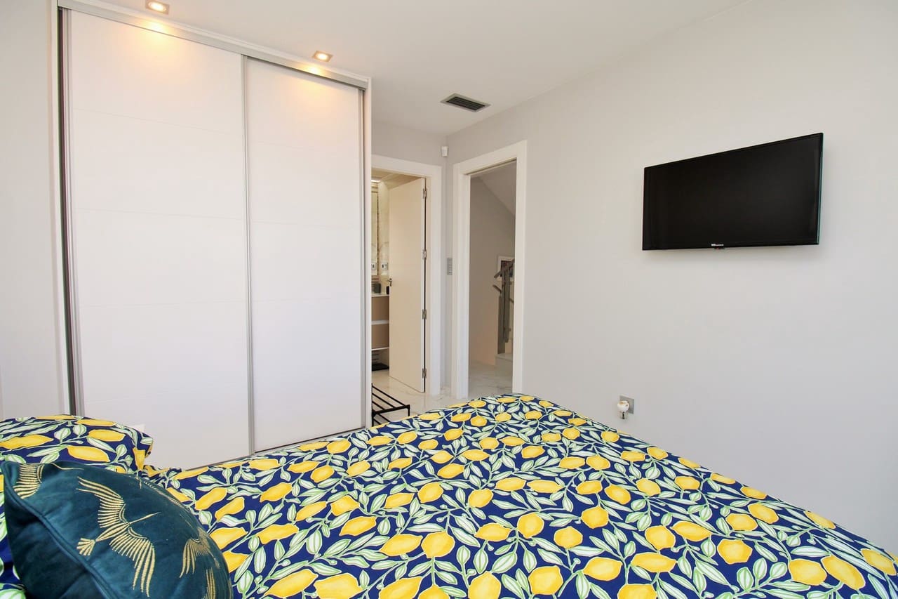 3 makuuhuone Huvila myytävänä paikassa Villamartin mukana uima-altaan - 375 000 € (Ref: 9728547)