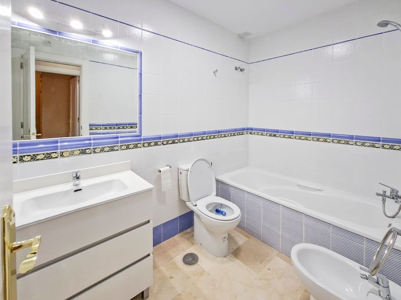 2 bedroom Townhouse for sale in Villamartin with pool - € 215,000 (Ref: 9731746)
