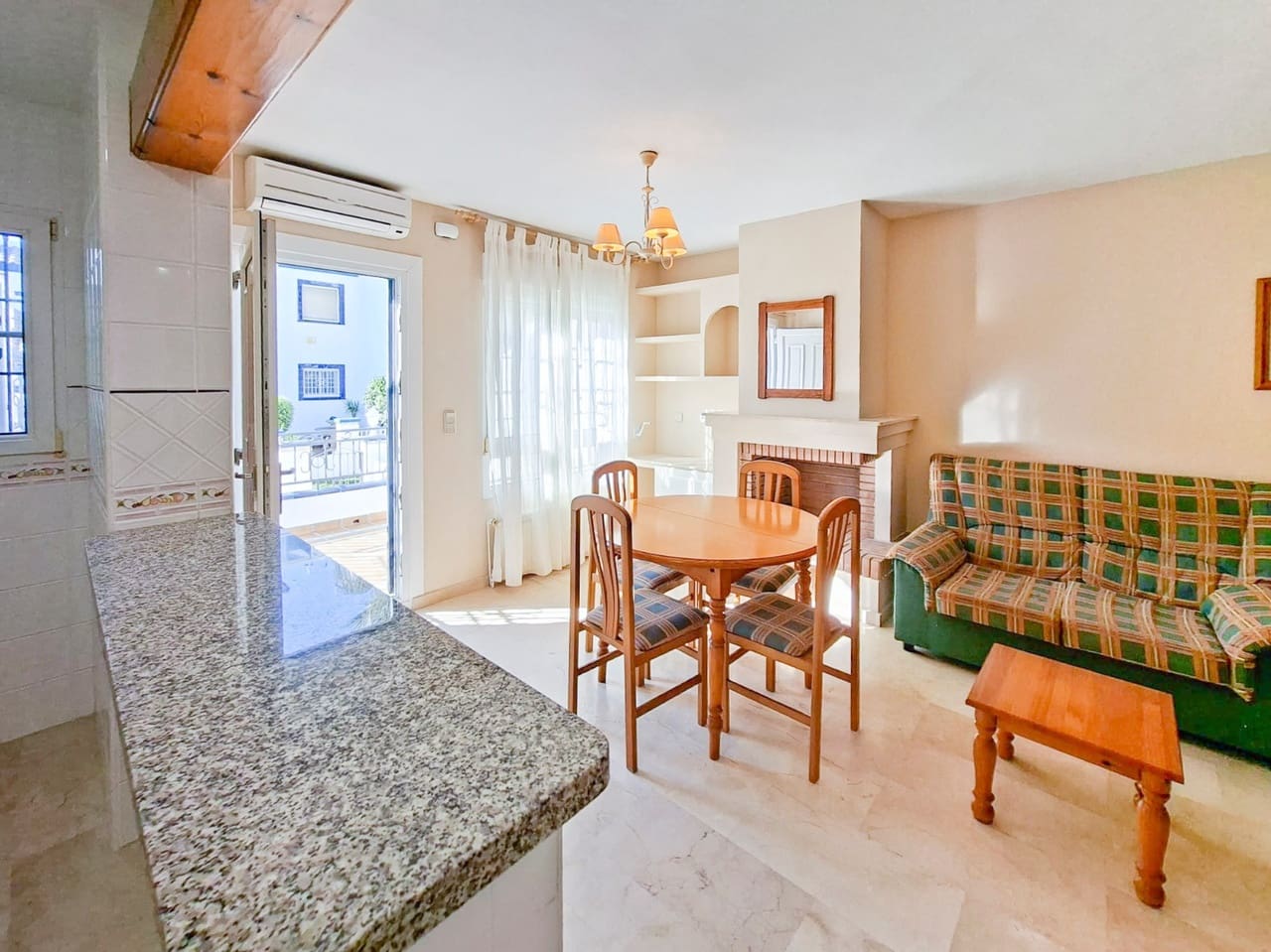 2 bedroom Townhouse for sale in Villamartin with pool - € 215,000 (Ref: 9731746)